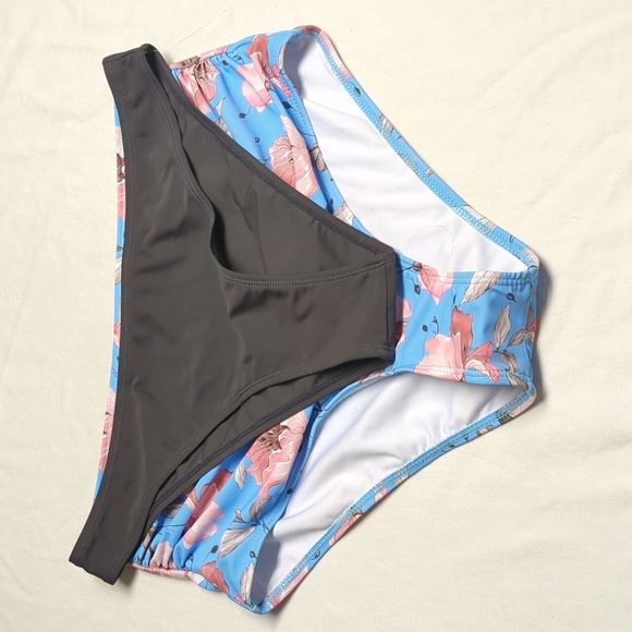 3-PC Bikini Set Size S/M Grey matching bandeau/low rise bottoms & floral bottoms - Picture 10 of 10